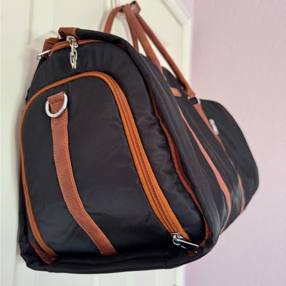 Brand New Black and Brown Weekender Bag - Picture 4 of 13